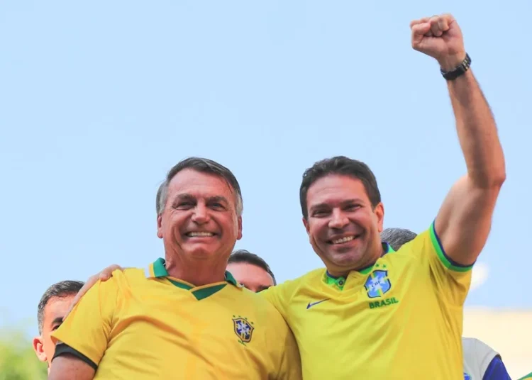 Exjefe de inteligencia de Bolsonaro es liberado por ICE en EE.UU. de acuerdo con allegados