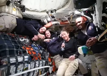 Artemis II despliega con éxito cuatro microsatélites y confirma que los astronautas se encuentran bien de salud