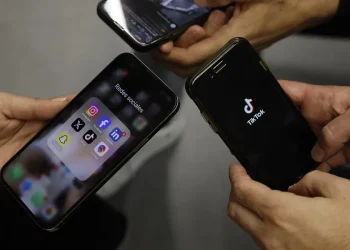 Bruselas acusa a Meta de no impedir el acceso a Facebook e Instagram a menores de 13 años
