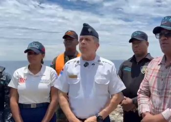 Policía Nacional coordina búsqueda de hombre que se habría lanzado hacia el mar Caribe