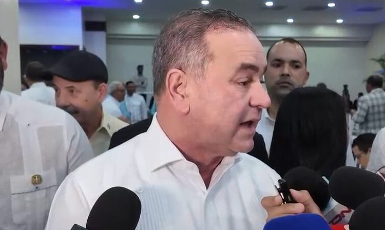 Ministro de Agricultura niega escasez de alimentos; dice precio de la canasta familiar está estable