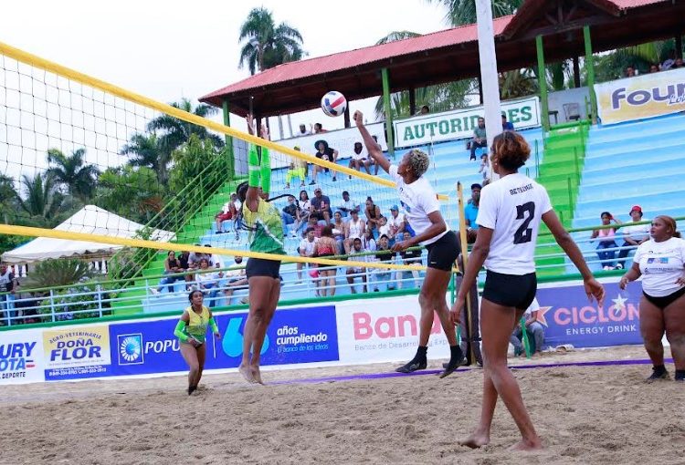 Flujo turístico y dinamismo económico en Hato Mayor y Vicentillo con el voleibol playero Semana Santa 2026
