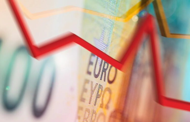 El euro cae tras el encarecimiento del petróleo y la aversión al riesgo