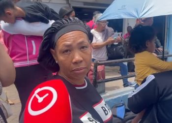 Largas filas y retrasos marcan salida de pasajeros en Santiago por Jueves Santo