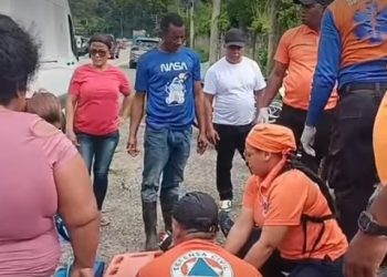 Defensa Civil asiste a dos personas heridas tras atropello en la Autopista Duarte