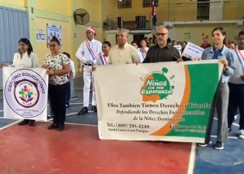 Marchan en Santiago para exigir protección de la niñez y alertan sobre consumo de vape en menores