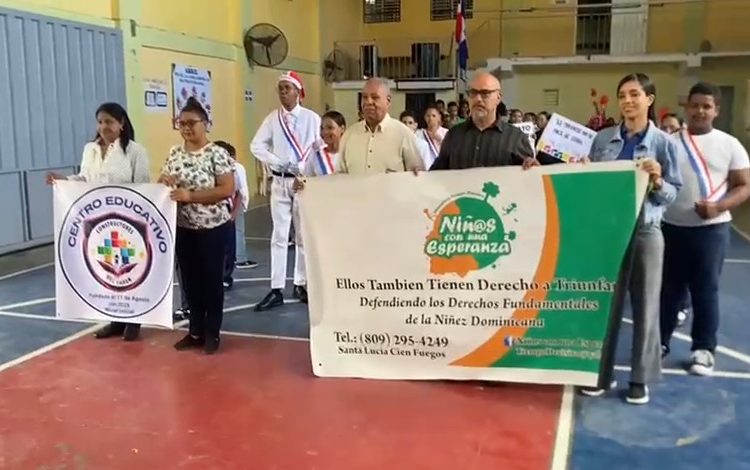 Marchan en Santiago para exigir protección de la niñez y alertan sobre consumo de vape en menores