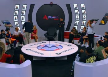 Prime Time de Planeta Alofoke inicia con entrada de Bryan Elton con flores; surge tema con Ana Beato