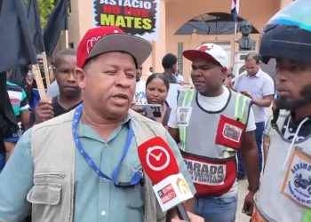 Residentes de la avenida Ecológica protestan frente al Palacio Nacional contra desalojos