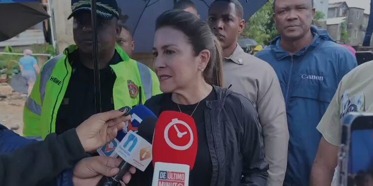 “La situación es muy crítica”: Carolina Mejía comunica al presidente emergencia en la cañada de La 800ta