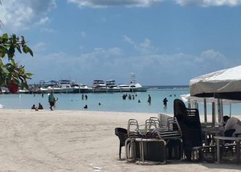 Semana Santa arranca más lenta en Boca Chica que en años anteriores, afirman vendedores