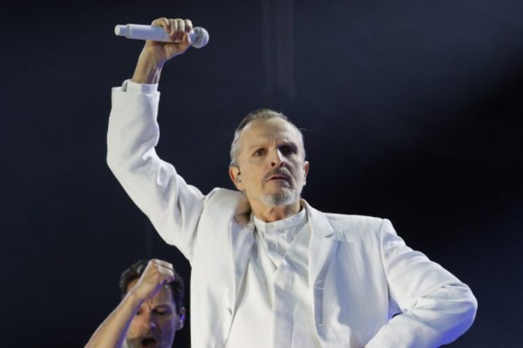 Miguel Bosé cumple 70 años en plena gira por América Latina con su ‘Importante Tour’
