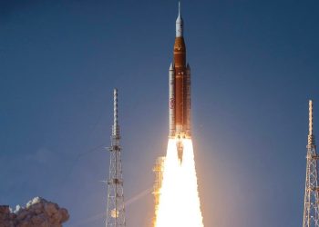 Astronautas de Artemis II despiertan en la nave Orión y orbitan la Tierra en su primer día