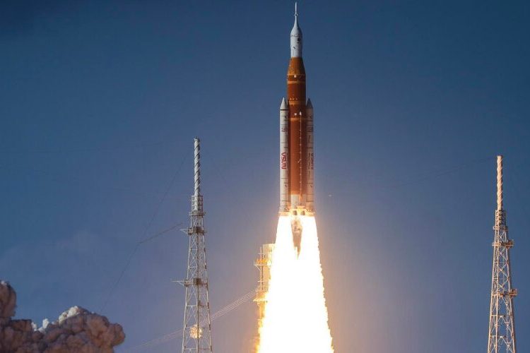 Astronautas de Artemis II despiertan en la nave Orión y orbitan la Tierra en su primer día