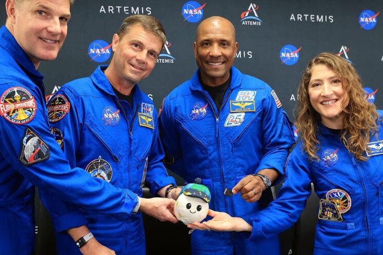 Niño de ocho años logra enviar en la misión Artemis II a su pequeño juguete ‘Rise’