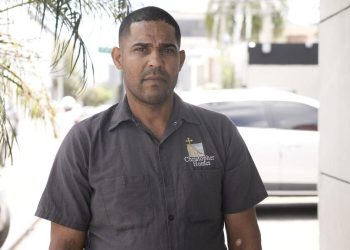 Hombre de Salcedo denuncia que abogado cobró 80,000 pesos y abandonó proceso de herencia familiar