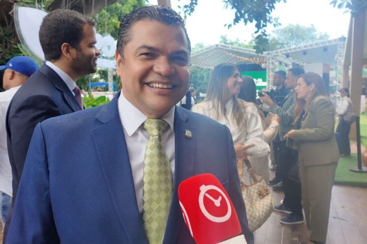 “El Gobierno toma préstamos hasta para letrinas”, afirma Tobías Crespo sobre endeudamiento público