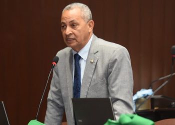 Diputado Pedro Martínez deposita proyecto de ley para eliminar exoneraciones de vehículos a legisladores