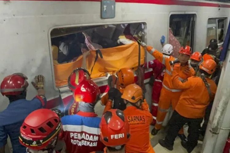 Al menos 14 muertos tras colisión de dos trenes a las afueras de Yakarta