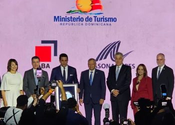 Sector bancario reconoce a David Collado por aportes al turismo