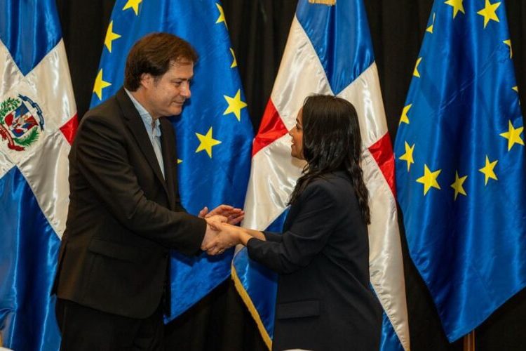 Interior y Policía impulsa cooperación internacional en políticas de drogas durante reunión de COPOLAD III