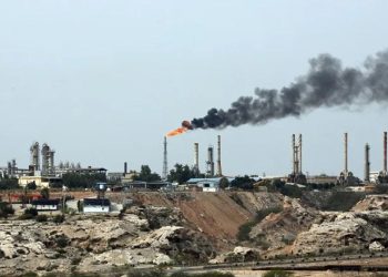 Nuevos ataques de Israel y EEUU contra isla de Jarg, principal terminal petrolera de Irán