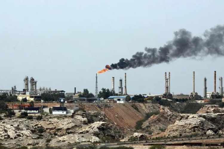 Nuevos ataques de Israel y EEUU contra isla de Jarg, principal terminal petrolera de Irán