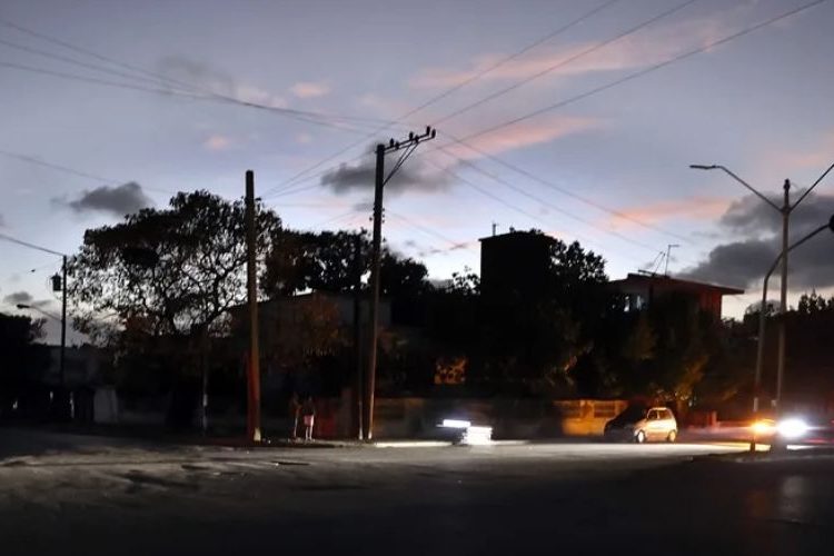 El mayor apagón de este martes en Cuba dejará sin corriente a la vez al 61 % de la isla