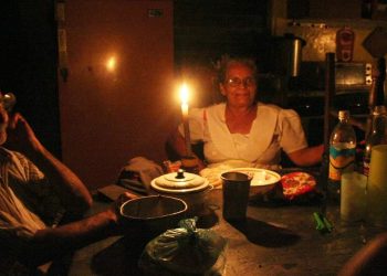 Cuba prevé apagones este lunes que afectarán a la vez hasta al 61 % del país