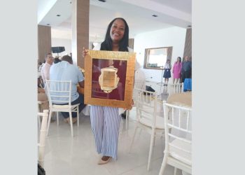 Distrito Educativo 14-04 celebra y felicita a técnico destacada a nivel nacional