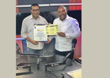 Leonardo Ortiz es reconocido como “Periodista del Año” en San Cristóbal