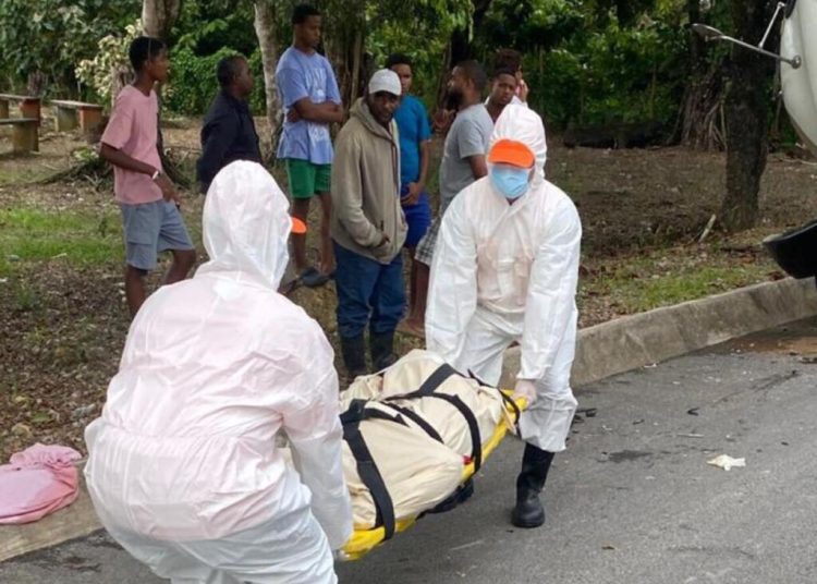Dos muertos y tres heridos en accidente entre motocicletas y camión en Nagua