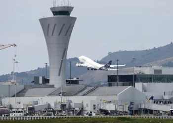 EE.UU. considera bloquear la entrada de extranjeros en los aeropuertos de las ciudades «santuario»