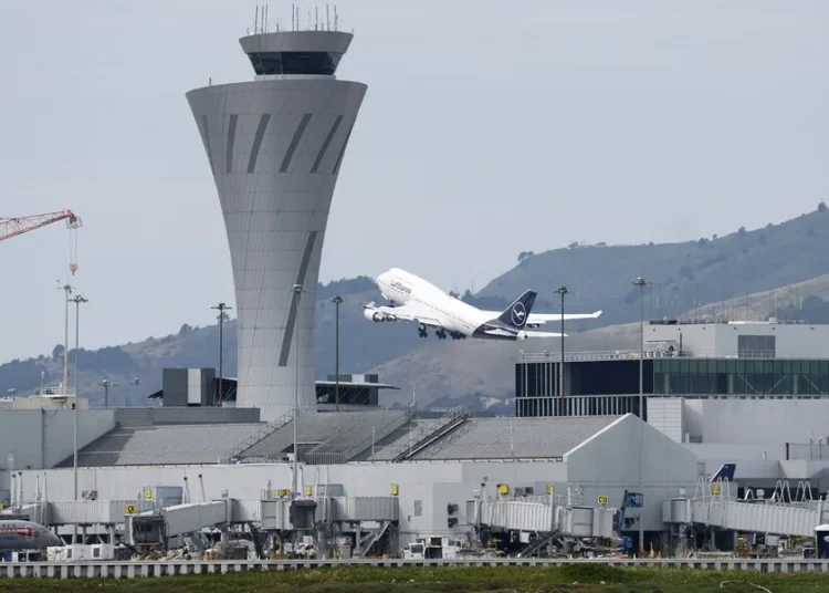 EE.UU. considera bloquear la entrada de extranjeros en los aeropuertos de las ciudades «santuario»