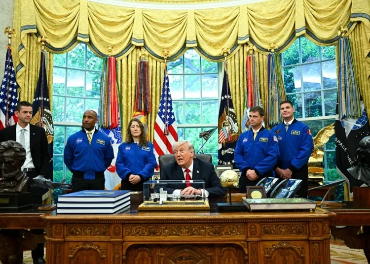 Trump recibe en la Casa Blanca a los astronautas de la misión Artemis II