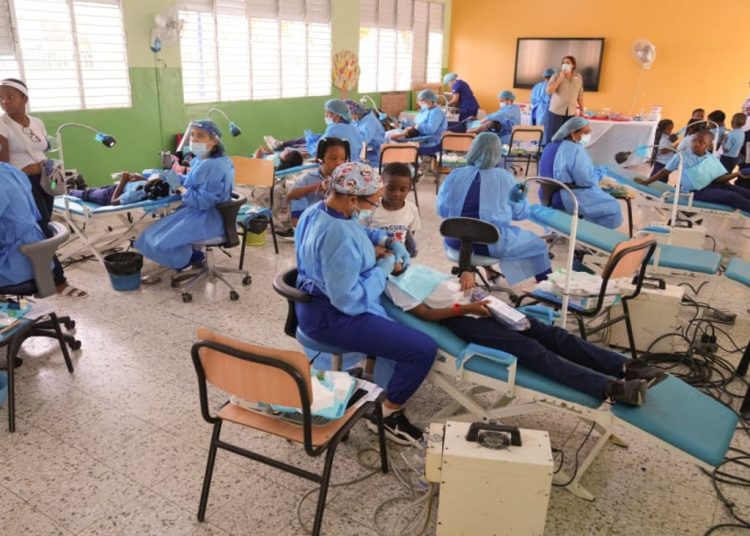 INABIE interviene Sabana Perdida con jornada de salud en beneficio de más de 1,000 estudiantes