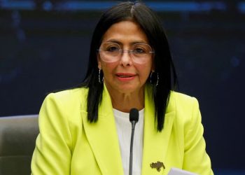 El enfrentamiento entre Venezuela y Guyana por el broche que usa Delcy Rodríguez