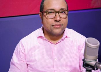 Eliseo Almánzar advierte «debilitamiento preocupante» de la economía dominicana y vaticina tiempos difíciles