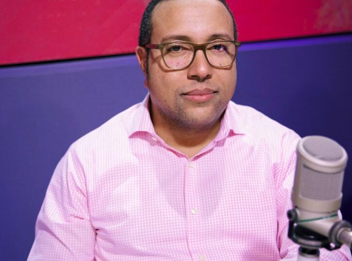 Eliseo Almánzar advierte «debilitamiento preocupante» de la economía dominicana y vaticina tiempos difíciles