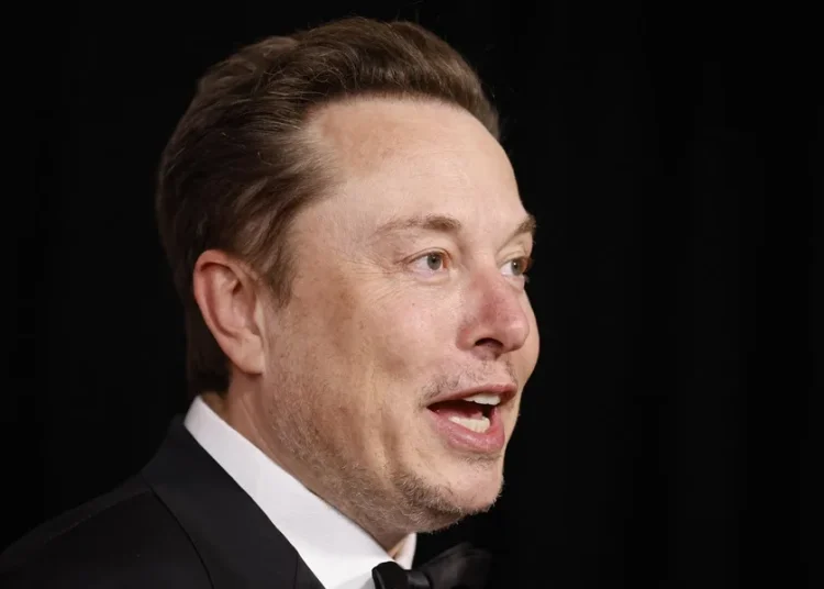 Elon Musk, el hombre más rico del mundo, dice que fue «un tonto» al financiar a OpenAI