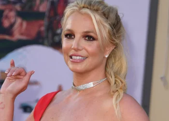 Britney Spears ingresa voluntariamente a centro de tratamiento tras arresto por conducir bajo influencia