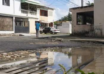 Moradores de El Almirante denuncian deterioro de badén y colapso del drenaje pluvial