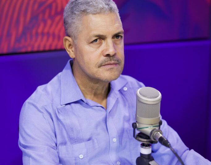 Barahona bajo asedio: Luis Carvajal denuncia «mafia de agregados» y colapso de la institucionalidad ambiental