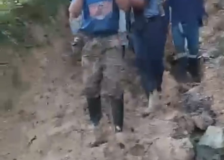 Moradores de Colorado Blanco denuncian deterioro crítico de camino y solicitan permiso para su acondicionamiento