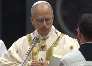 León XIV aboga por una Iglesia alejada de la prepotencia en su primer Jueves Santo