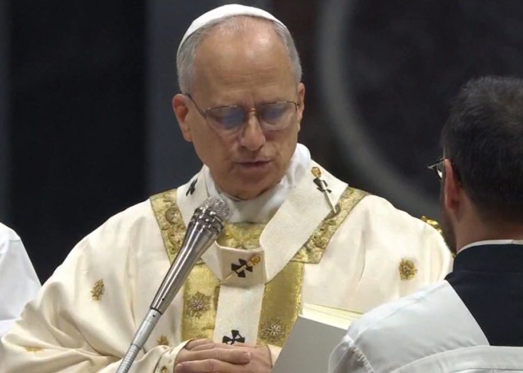 León XIV aboga por una Iglesia alejada de la prepotencia en su primer Jueves Santo