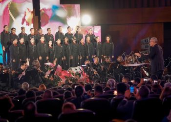 Más de mil personas se unen en devocional musical interreligioso de Pascua organizado por La Iglesia de Jesucristo