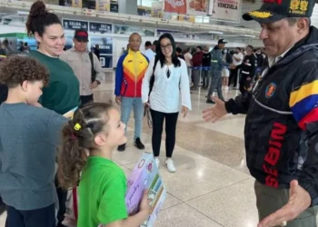 Llegan a Venezuela 320 migrantes en un vuelo de repatriación procedente de Estados Unidos