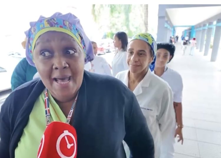 Enfermeras del Hospital Marcelino Vélez Santana se suman a paro nacional y denuncian abandono del sector