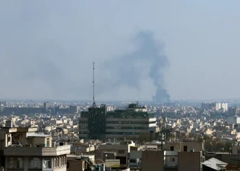Irán ataca a Israel después que Trump dijera que Teherán está militarmente «diezmado»